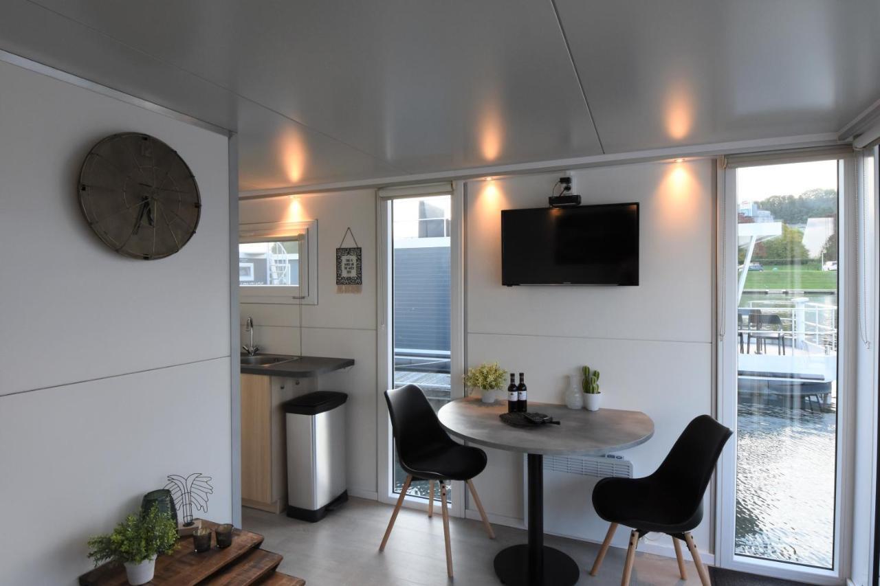Вилла Tiny Floating House Ibiza Маастрихт Экстерьер фото
